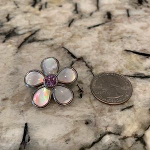 Lia Sophia Jewelry - ❤️ 5/$25 Lia Sophia pin flower mother of pearl Lia Sophia Jewelry - ❤️ 5/$25 Lia Sophia pin flower mother of pearl